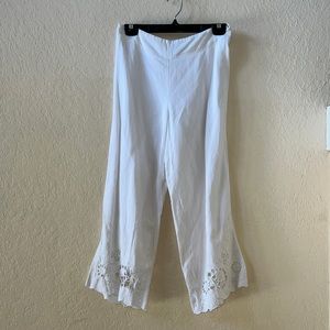 Women’s crop pants with lace floral hem size 6